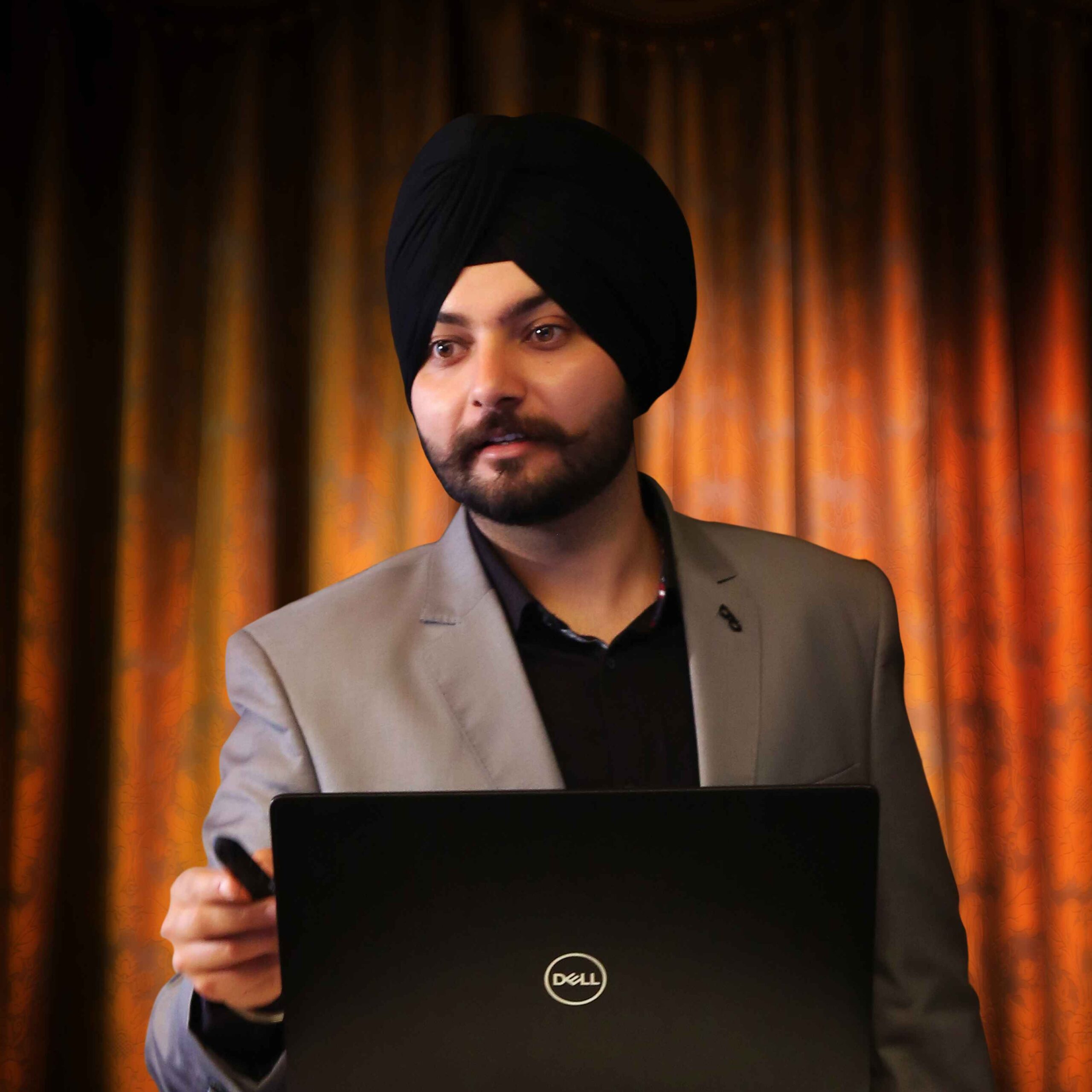Leader Image